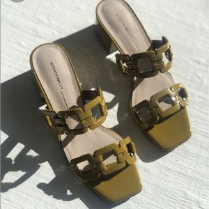 INTENTIONALLY Blank Sharpy Sandals Mustard size 9